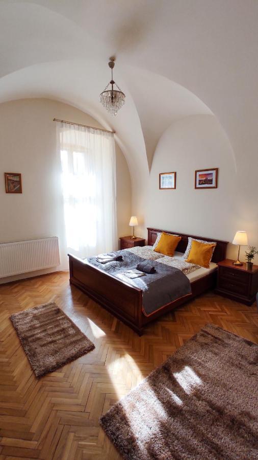 Theatroom Apartman Eger Eksteriør billede