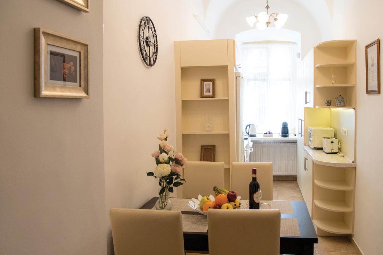 Theatroom Apartman Eger Eksteriør billede