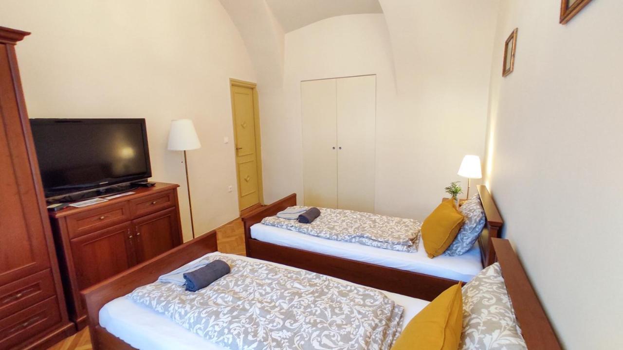 Theatroom Apartman Eger Eksteriør billede